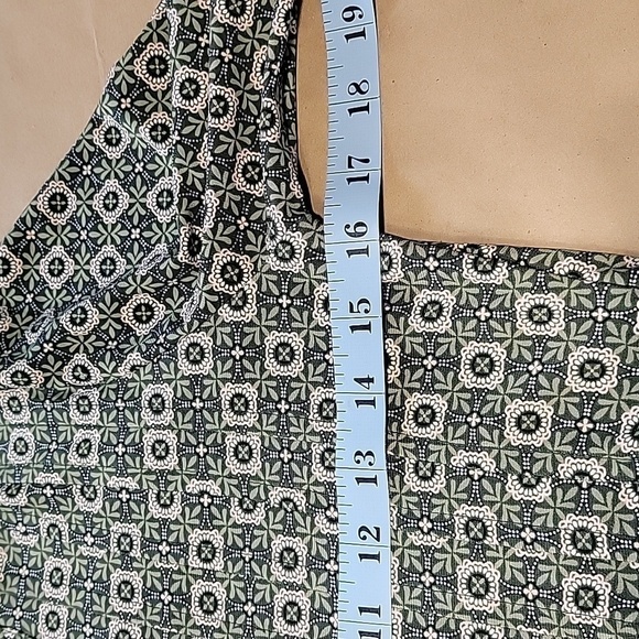 Westport Size XS Green Medallion Patterned Popover Blouse, Roll Tab Sleeve, EUC - Picture 8 of 12